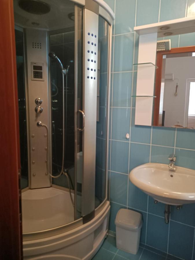 Blue Seagull - Seafront Holiday Home Novi Vinodolski Luaran gambar