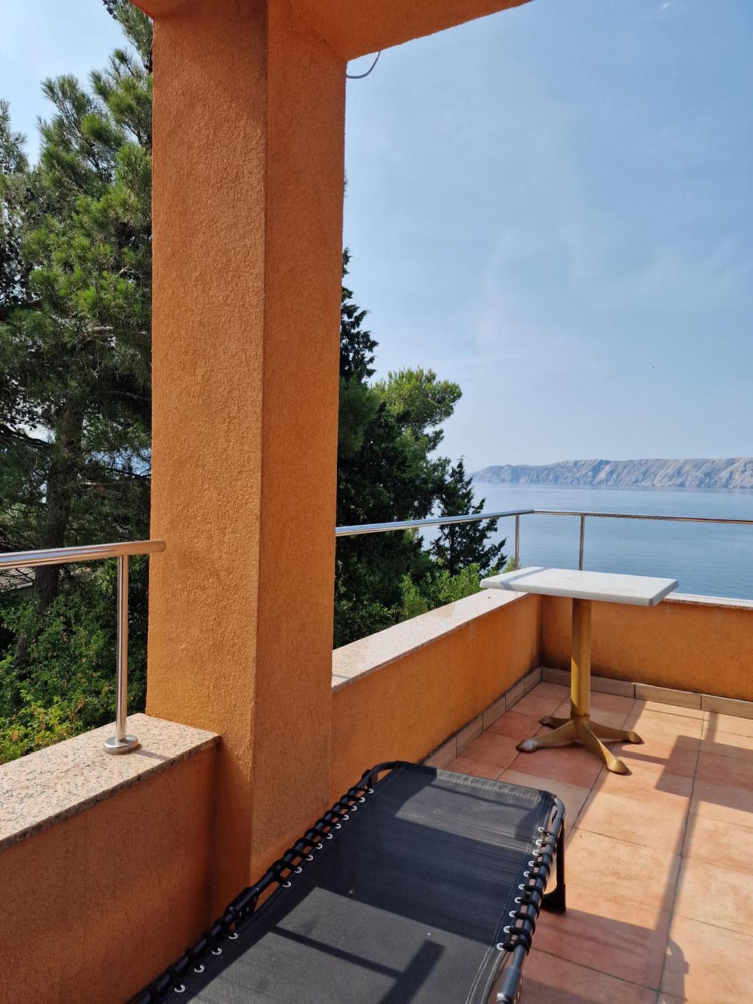 Blue Seagull - Seafront Holiday Home Novi Vinodolski Luaran gambar