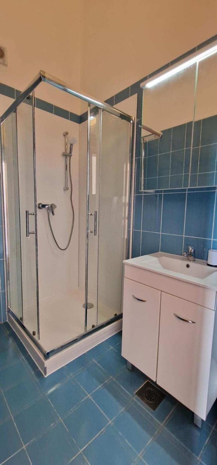 Blue Seagull - Seafront Holiday Home Novi Vinodolski Luaran gambar